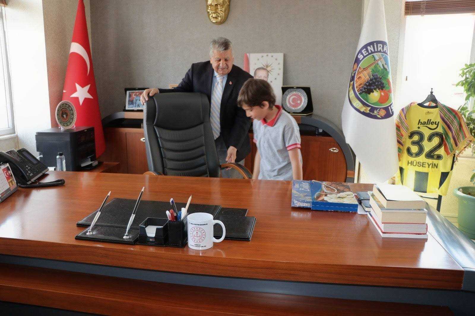 23 Nisan Coşkusu: Öğrencilerden Belediyemize Anlamlı Ziyaret