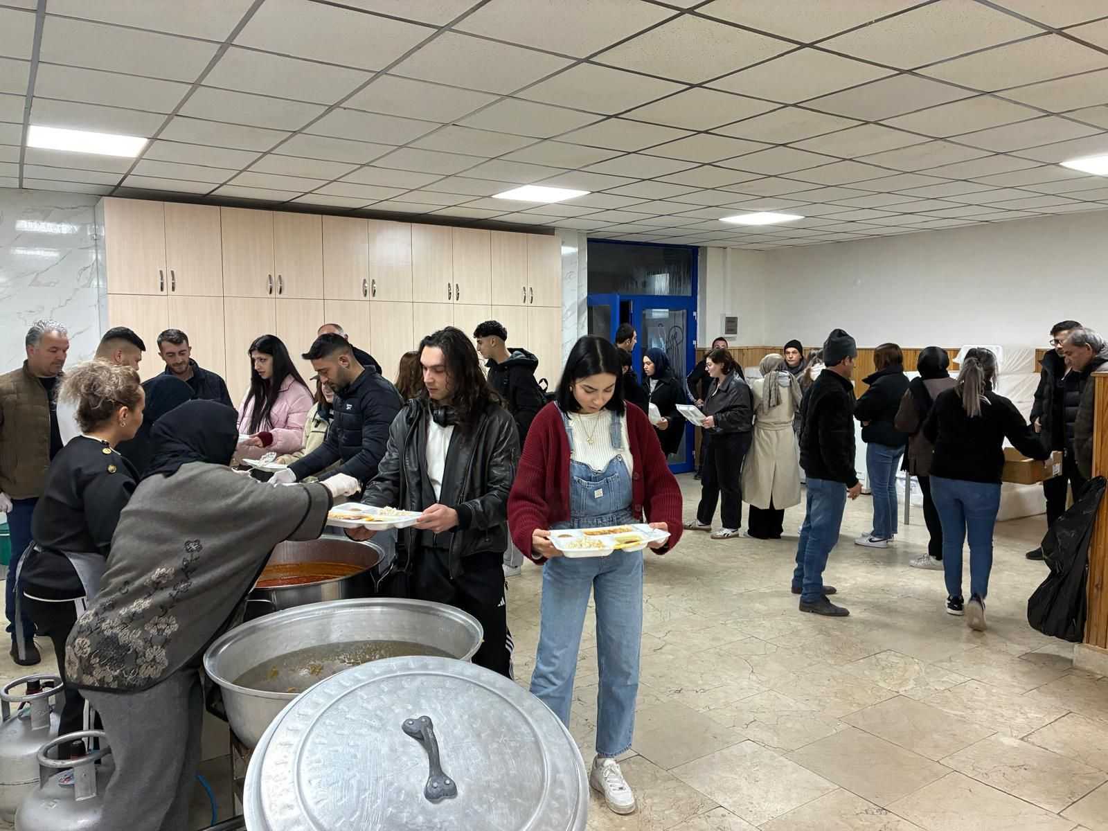 Ramazan’ın İlk İftarında Gönül Sofraları Kuruldu