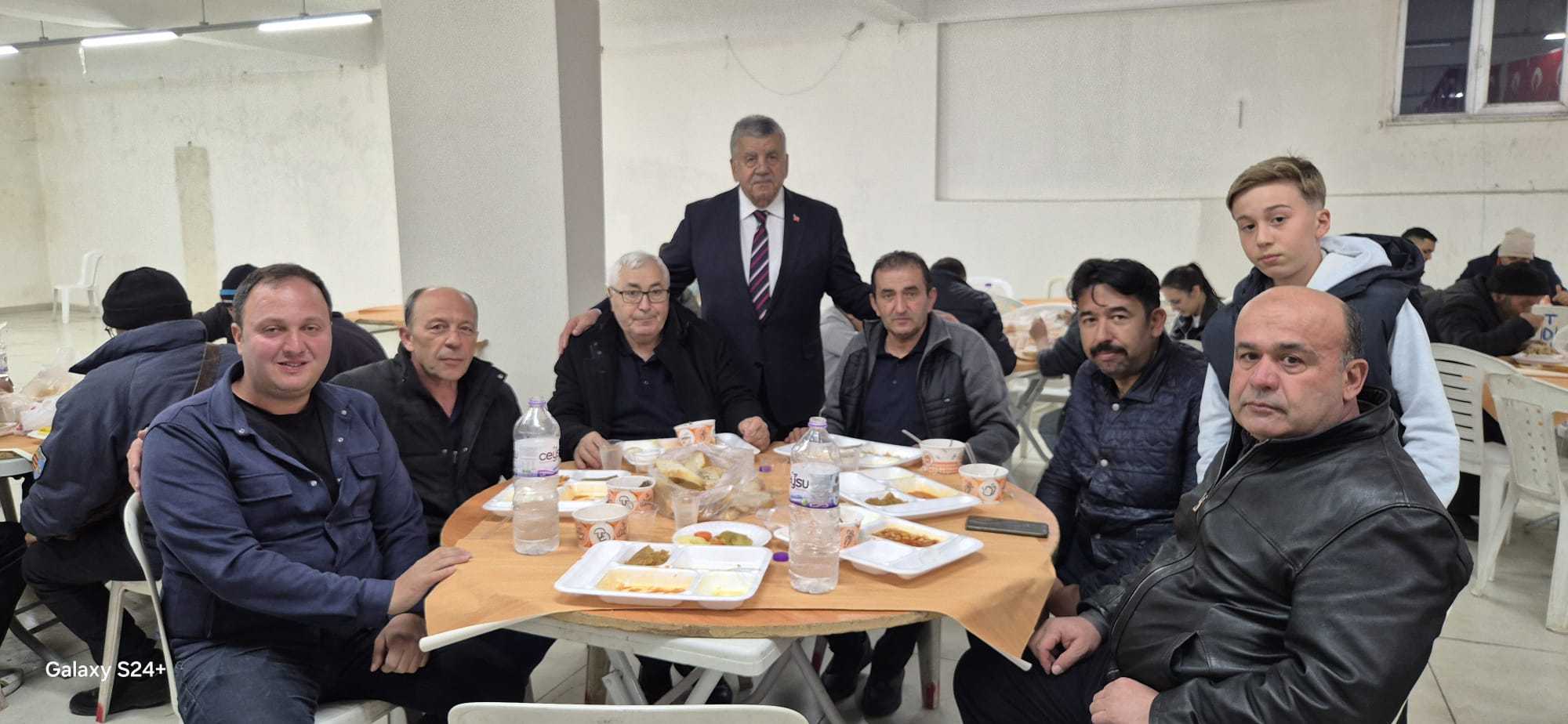 İlçemizde Birlik ve Beraberlik Sofrası: Geniş Katılımlı İftar Programı Gerçekleştirildi