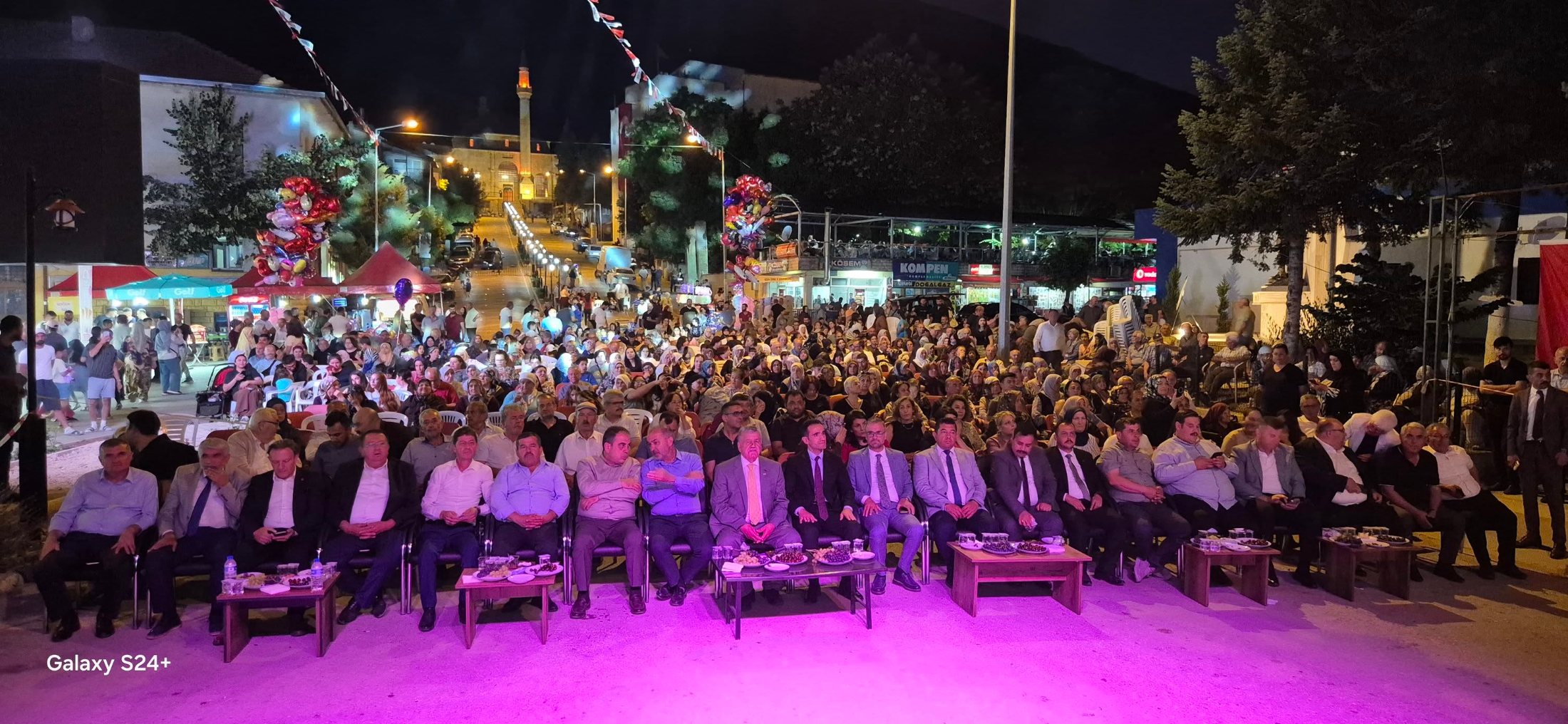 Senirkent'te Festival Coşkusu: 12. Geleneksel Üzüm Festivali Yoğun Katılımla Başladı