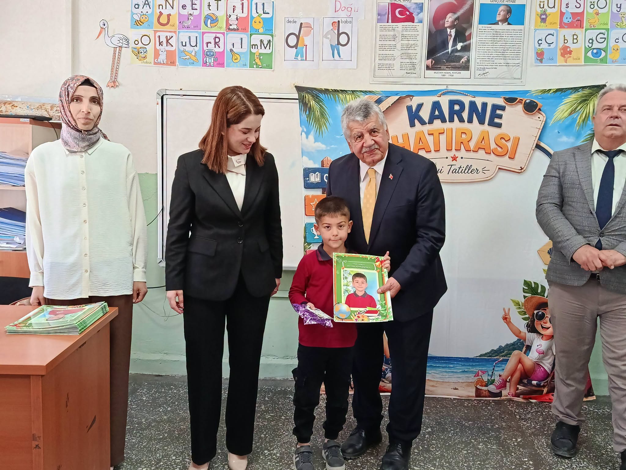 Turan İlkokulu’nda Karne Sevinci: Başkanımız Hüseyin Baykal ve Kaymakamımız Seda Gür Öğrencileri ile Birlikte