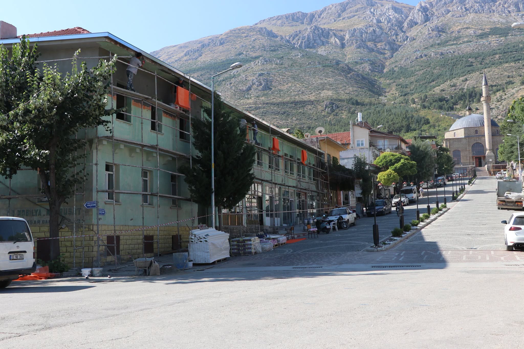 Senirkent'e Yakışan Değişim: Halıcılar ve Dokumacılar Kooperatif Binası Aslına Uygun Olarak Yenileniyor